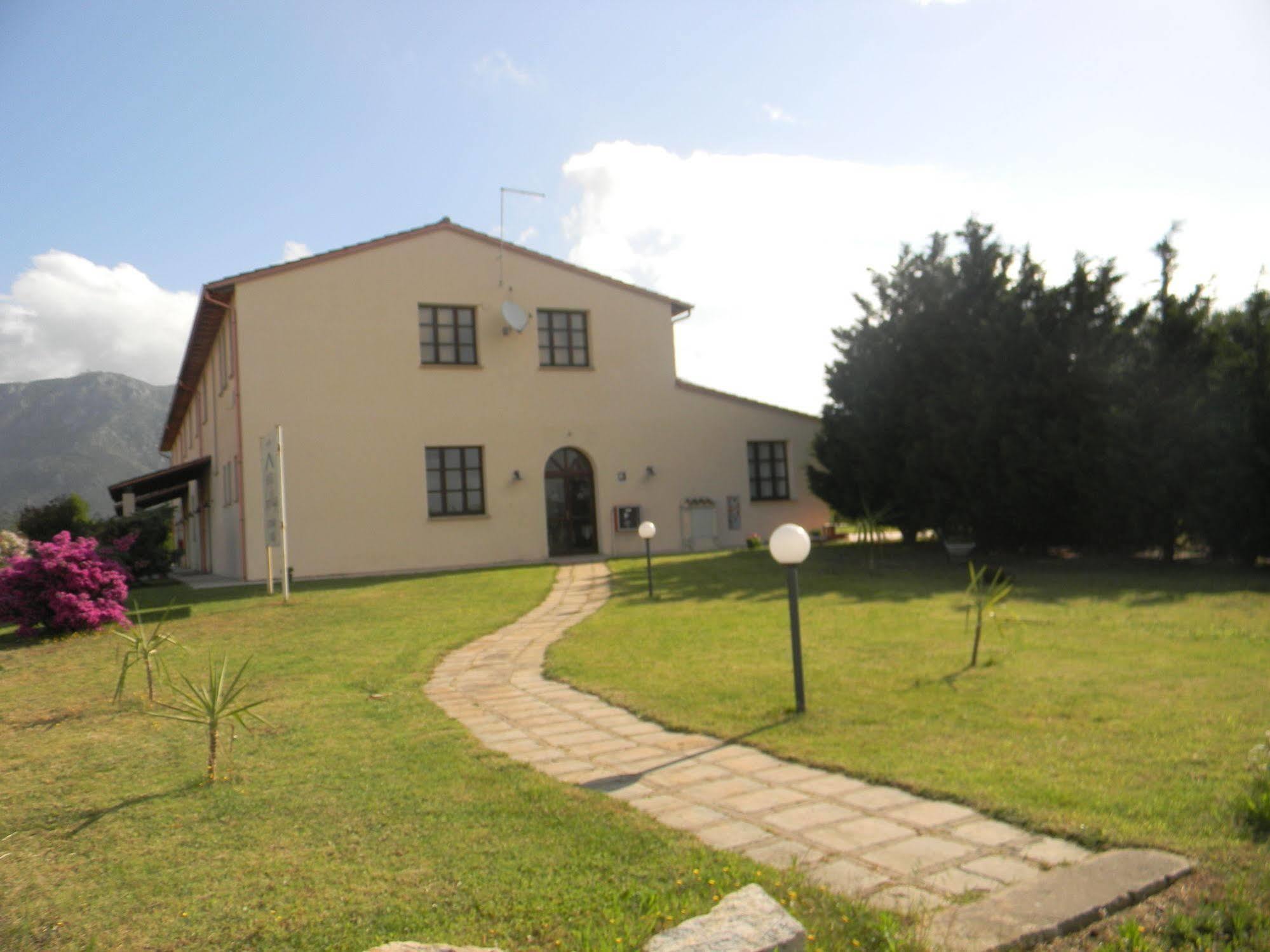 Hotel Sport Village Iglesias Buitenkant foto