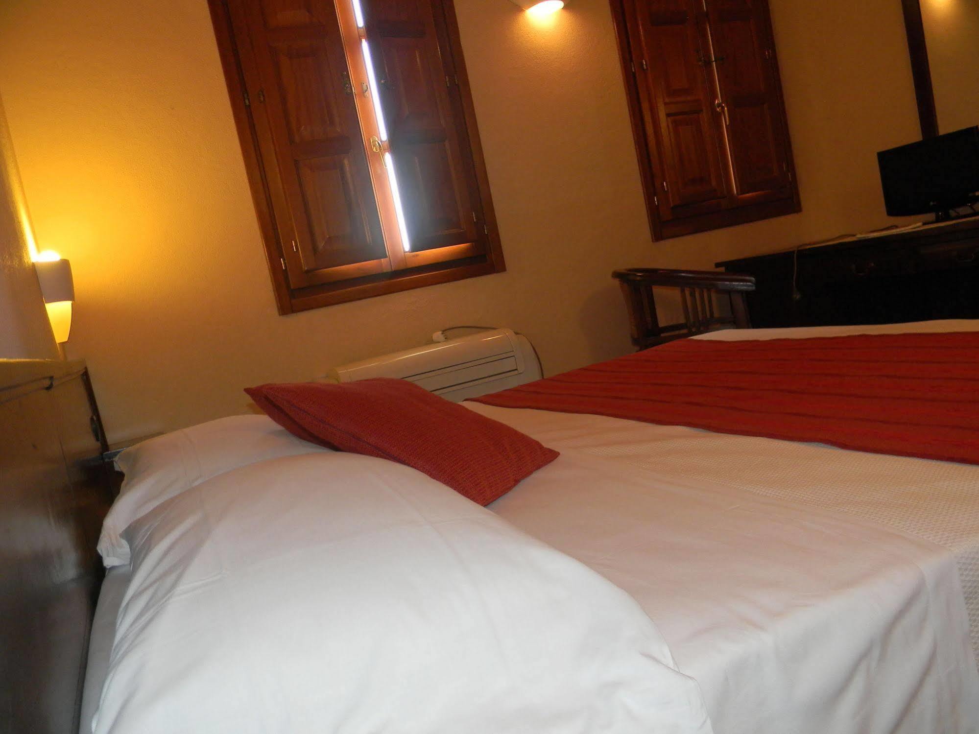 Hotel Sport Village Iglesias Buitenkant foto