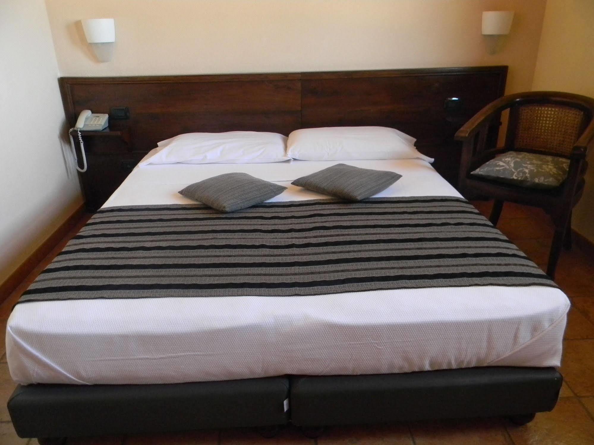 Hotel Sport Village Iglesias Buitenkant foto